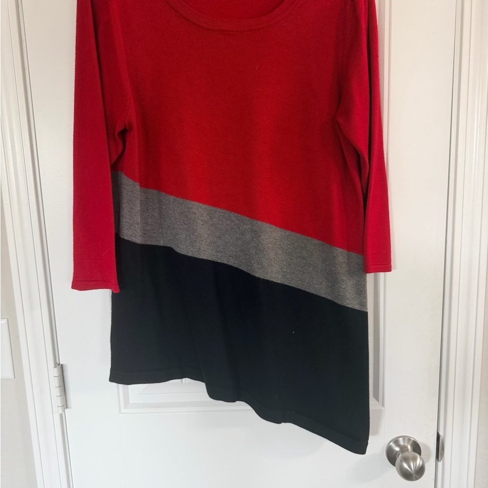 Roz & Ali Red, Gray, and Black Long Sleeve Top